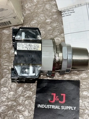 NEW Allen-Bradley 800TC-H3304B