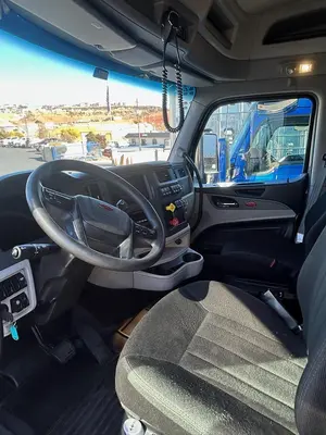 USED 2022 PETERBILT 579
