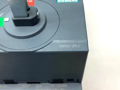 USED SIEMENS CIRCUIT BREAKER 3-POLE W/ ACCESSORY