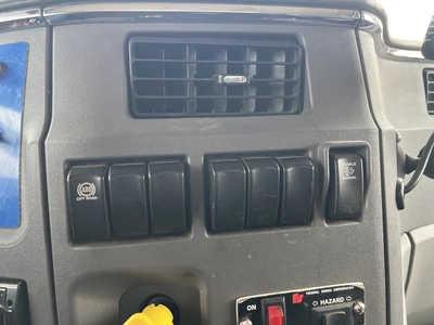 USED 2017 PETERBILT 567 6X4