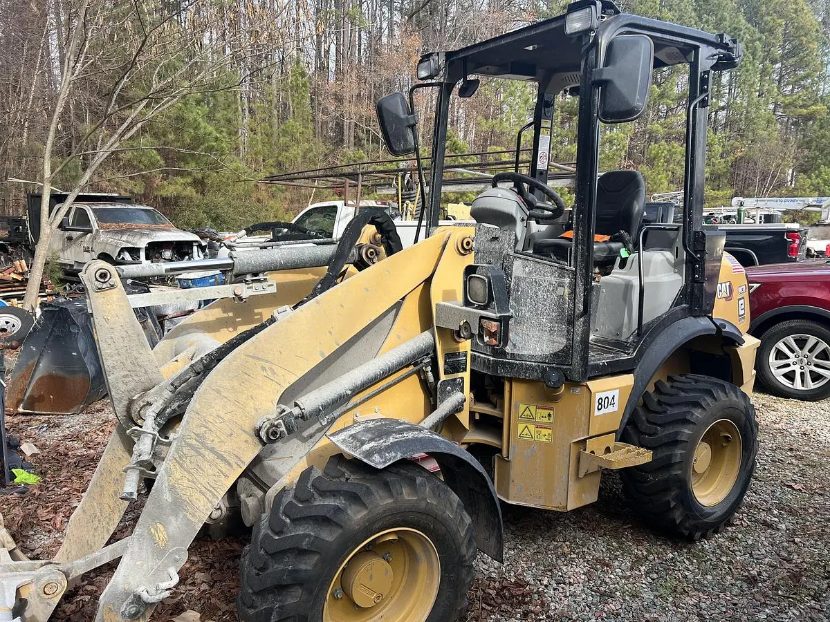 USED 2022 CAT 903D