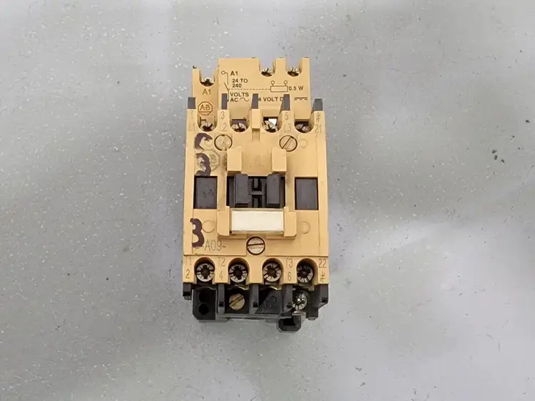 Used ALLEN-BRADLEY 100-A09NT31 Switchgears British Columbia CA | Lenmark #242773