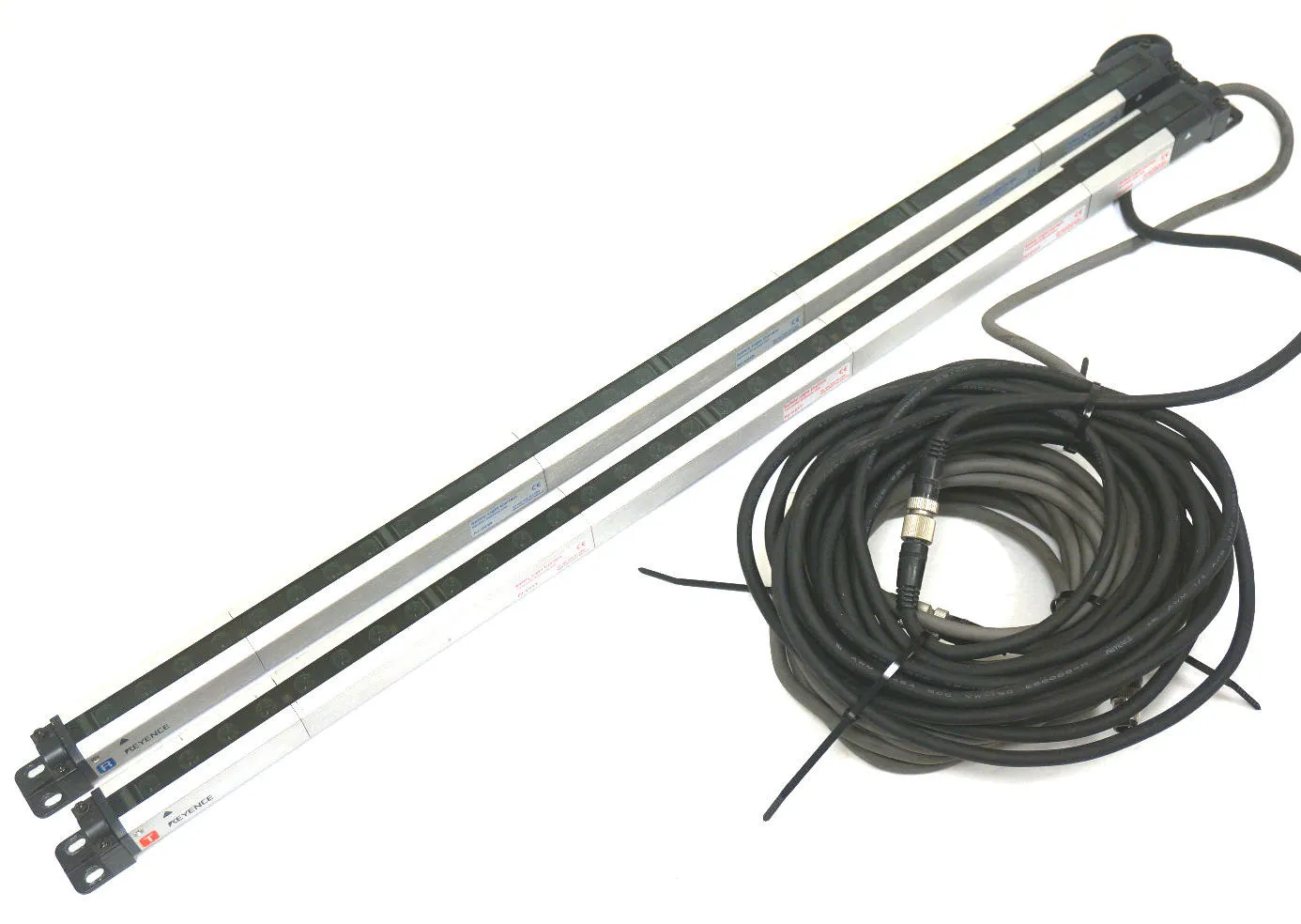 USED KEYENCE LIGHT CURTAIN SET PJ-V21R RECEIVER AND PJ-V21T TRANSMITTER