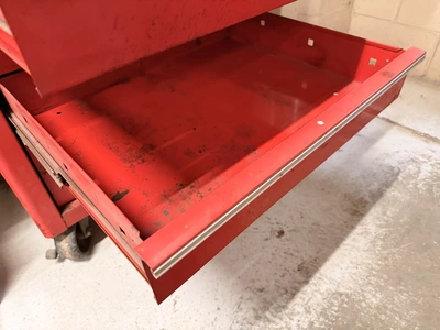 Used SNAP-ON 3 TOOL BOX SET INCLUDES ROLL AROUND, AND 2 ADDITIONAL STACKED TOOL BOXES. Tool Box Michigan US | Miedema Asset Management Group #1353219