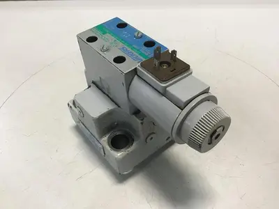 USED VICKERS DG4V-3S-7A-M-U-HL7-60-EN490