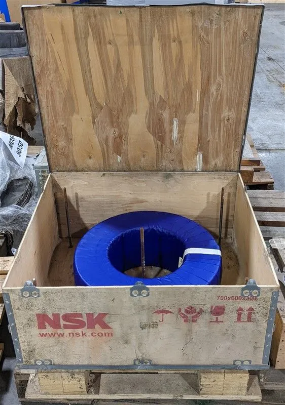 NSK 23252CAMC3P55W507 Spherical Roller Bearing 260mm x 480mm x 174mm New NIB