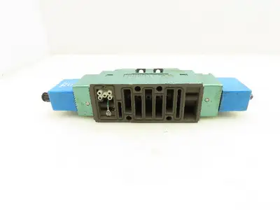 Numatics 123BB400M Pneumatic Directional Solenoid Valve 24VDC  Lot of 3