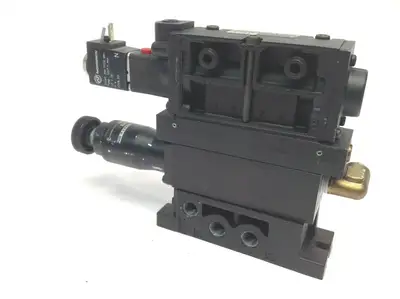 MK01EDA34AMNA / RMK00RKXLGS0A | Norgren MK01EDA34AMNA Pneumatic Solenoid w/ RMK00RKXLGS0A Regulator Valve - Used
