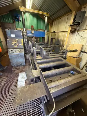 Metal Cutting Saw w/ Rollers