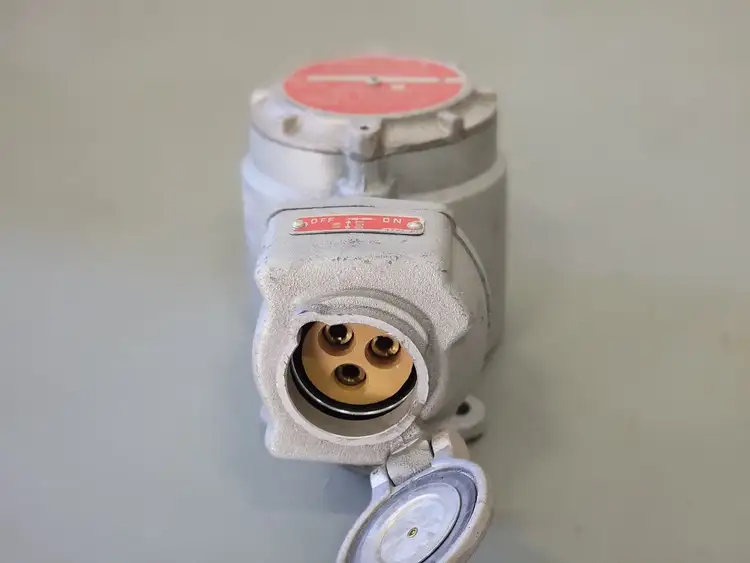 New | in-Stock CROUSE-HINDS FSQ-FSQC-230 Cable & Wire British Columbia CA | Lenmark #252392