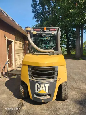Used CATERPILLAR DP45N1 Internal Combustion Forklifts: Pneumatic Tire Pennsylvania US | Trustworthy Equipment #1411438