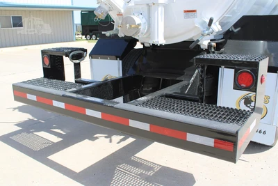 New | in-Stock 2027 PETERBILT 548 Vacuum Truck Texas US | Roll Off Truck World #1492027