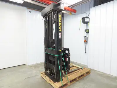 Hyster Mast & Fork Assembly 3 Stage 209" Lift 3000lb Off N30XMR2 Reach Truck