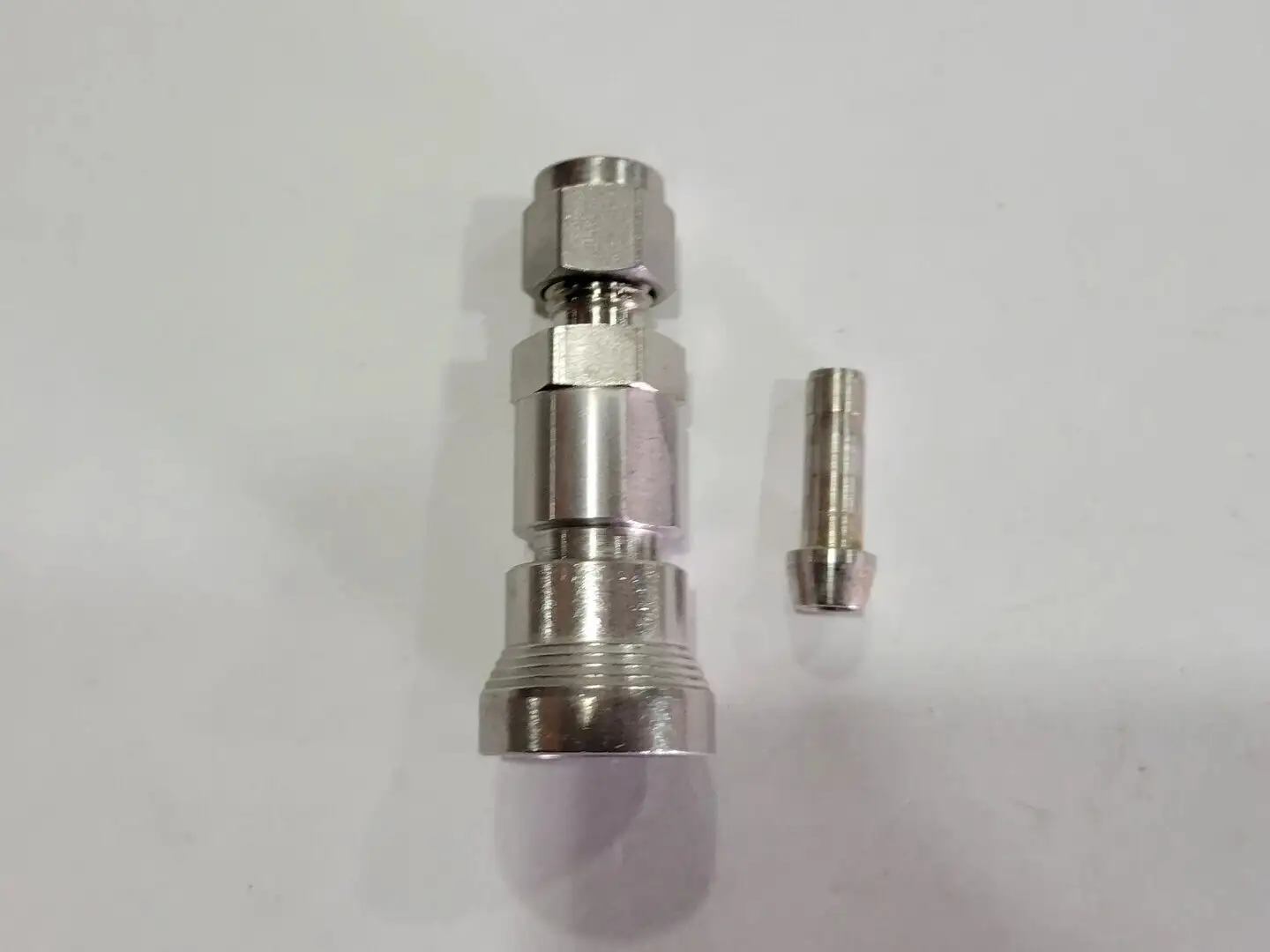 NEW SWAGELOK R1DIX0002B