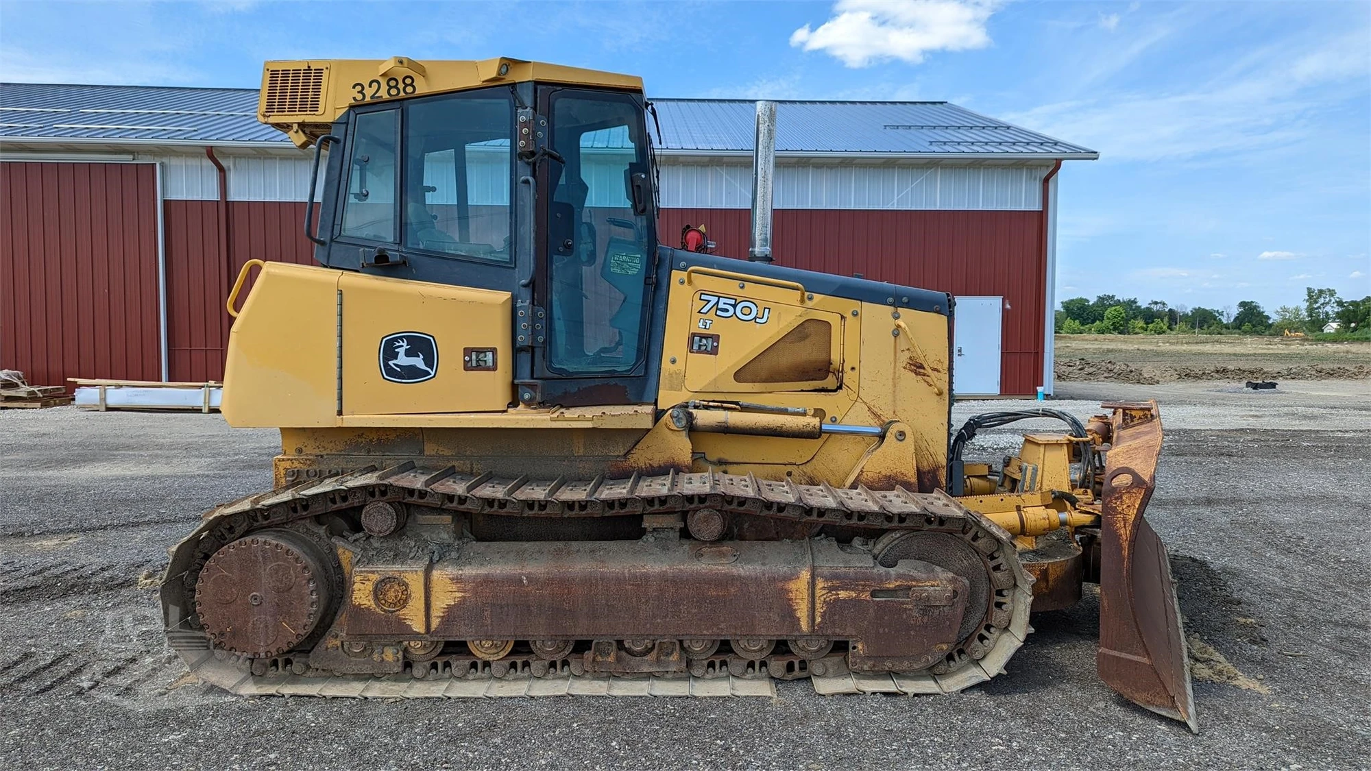 USED 2006 DEERE 750J LT