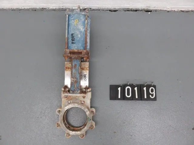 Dezurik 6" -150 knife gate valve with pneumatic actuator