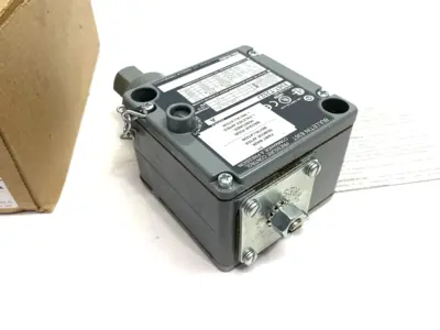 USED ALLEN-BRADLEY SER. A ELECTRO-MECHANICAL PRESSURE CONTROL SWITCH