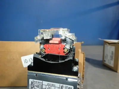 New | in-Stock ALLEN BRADLEY 700SDCP310Z24 Relays & Switches | HGR 24 #739678