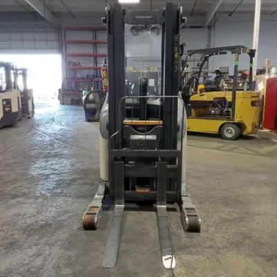 USED 2016 CROWN RR5725-45