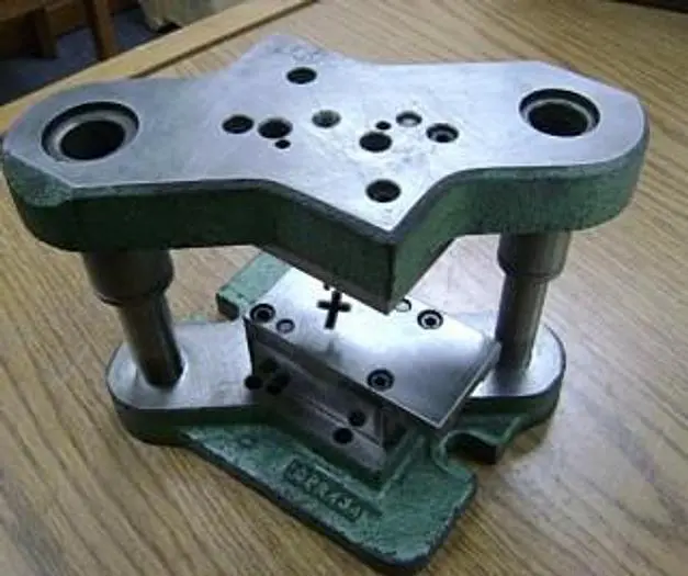 1958-390 Stamping Press Tool and Die Set To Make Small Religious Cross