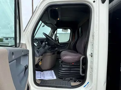 Used 2018 FREIGHTLINER CASCADIA Conventional trucks Florida US | Truck and Van Outlet #1509230