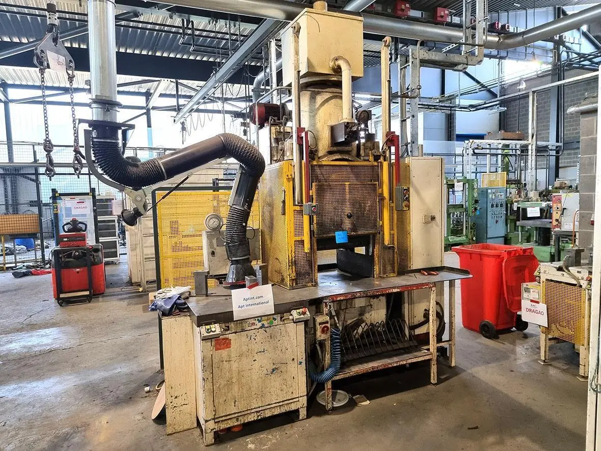 USED GHIELMI 300 TON HEATED