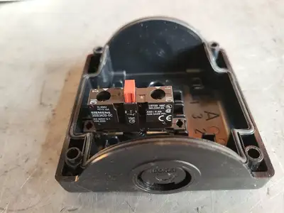 NEW SIEMENS 3SB3 801-0DB3