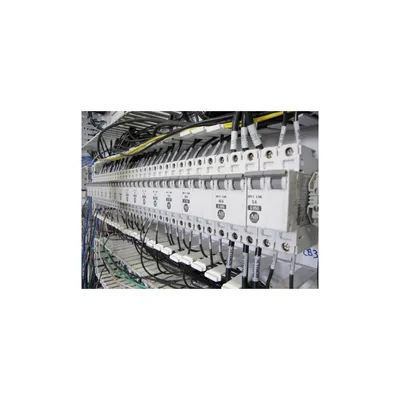 Used Allen-bradley Panelview 550 Cat 2711-b5a15 With Cabinet
