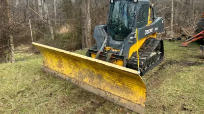 USED 2017 Deere 323E