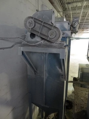 USED 2001 YOUNG VM 72-25