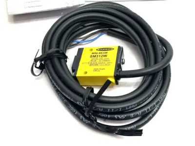 USED BANNER ENGINEERING MINI-BEAM DIVERGENT DIFFUSE SENSOR RANGE: 130MM 26264
