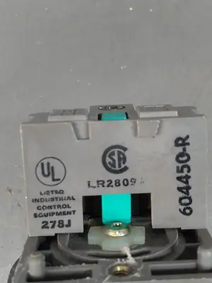 IDEC 604450-R Undel Buttons & Switch Loc4E5