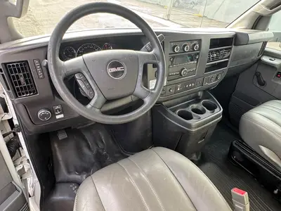 Used 2019 GMC SAVANA CUTAWAY Box trucks Florida US | Truck and Van Outlet #1509156