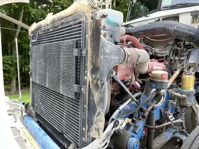 USED 2010 PETERBILT 367 FLAT TOP W/36” SLEEPER