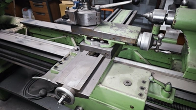 REIDEN Centre Lathe, in very good working condition