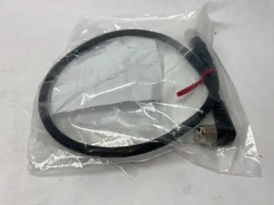 NEW KEYENCE EXTENSION CABLE L-SHAPED 0.5M LENGTH