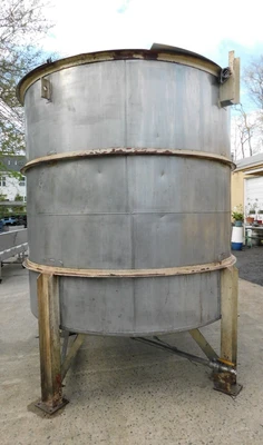 USED PERRY PRODUCTS 2000 GAL. VC
