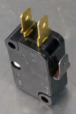 OMRON V-15G-1C26-K Limit Switch 15A 1/2HP 125 250VAC Loc4D28