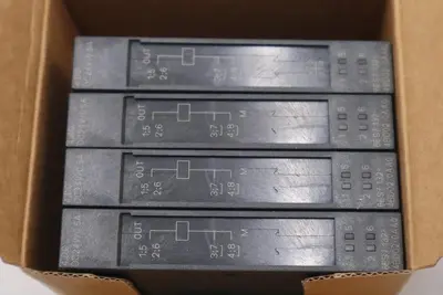 LOT OF 4 - NEW Siemens 6ES7 132-4BD02-0AA0 Digital Output Module STOCK L-397-C