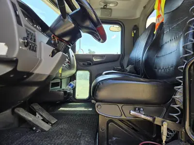USED 2018 PETERBILT 348