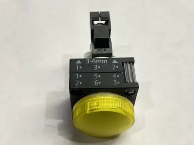 3SB3204-6AA30 | Siemens  Panel Mount Pilot Light Yellow 22mm - Used