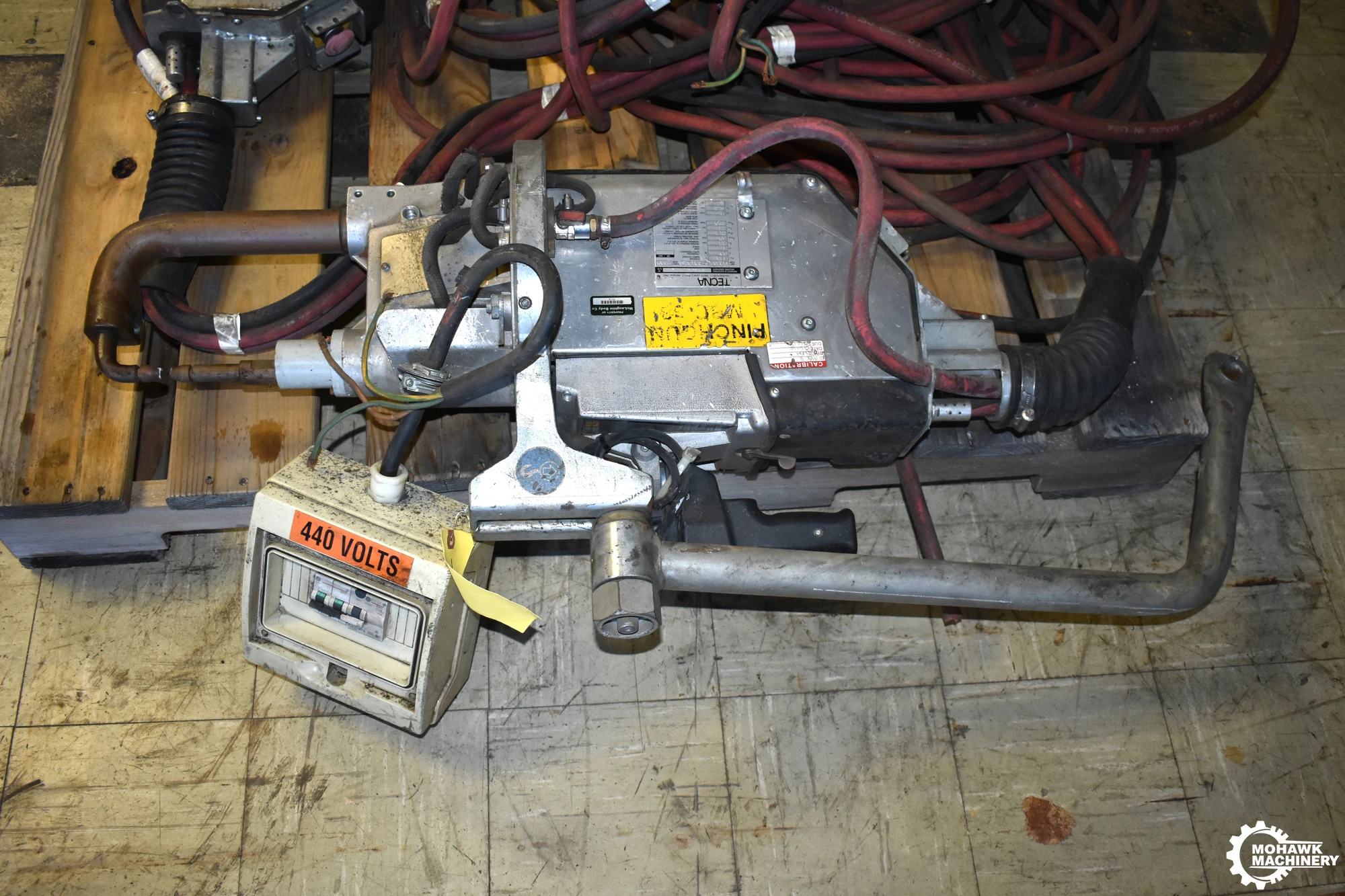 63/23 KVA TECNA "3323A" MEDIUM DUTY AIR-OPERATED PORTABLE WELDING GUN FOR A ROBOT