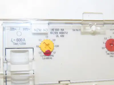 Moeller NZMN3-AE 600-NA 3 Pole Circuit Breaker 600 Amp 600V Thru-Door Disconnect