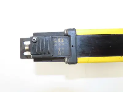 Allen Bradley GuardShield Safety Light Curtain Transmitter/Receiver Set 960mm