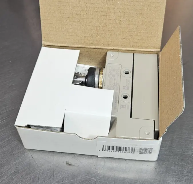 Omron ZE-N22-2S ZEN222S limit Switch Loc4A10