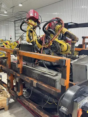 Used 2015 GENESIS/FANUC ARCMATE 100IC/12 Robots Michigan US | Aucto #1332142