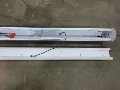 NEW DAY-BRITE FSS470L840-UNV