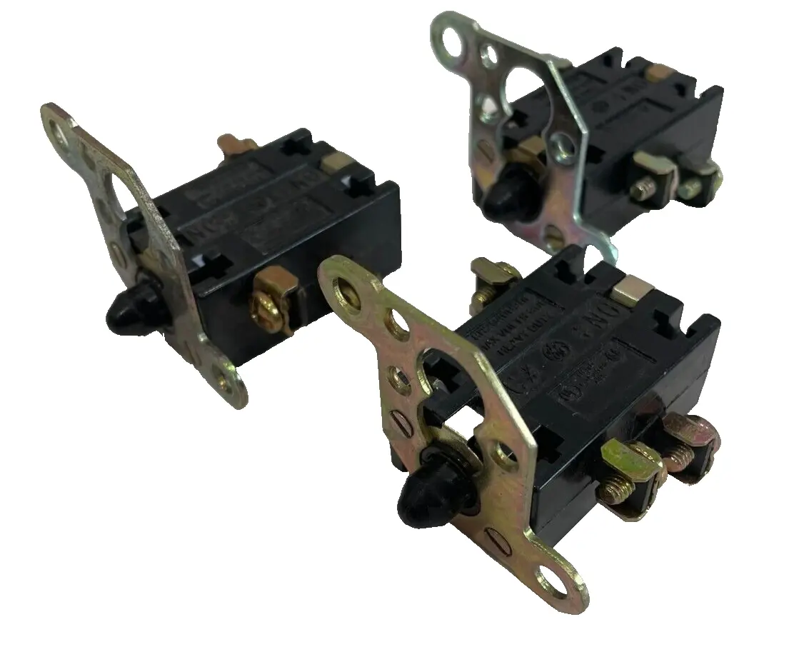 NEW LOT OF 3 GENERAL ELECTRIC CR2940U201 CONTACT BLOCK
