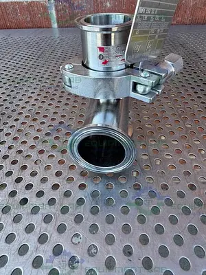 USED BS&B GR-C SAFETY HEAD 1 1/2" FITTING W/ 45 PSIG RUPTURE DISC, 1 1/2" TEE FITTING