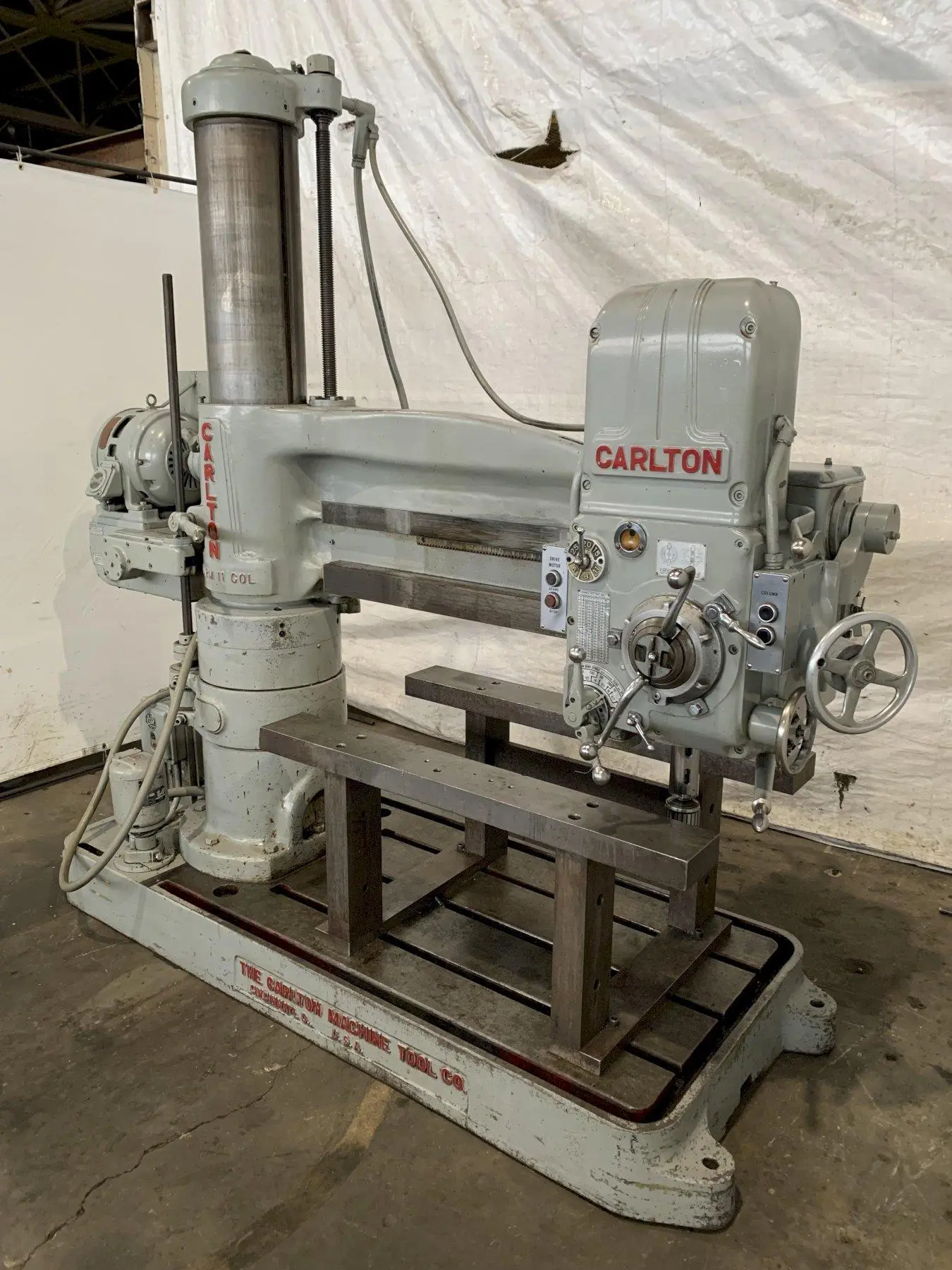 4' X 11" CARLTON 1A RADIAL ARM DRILL. STOCK # 0850023.